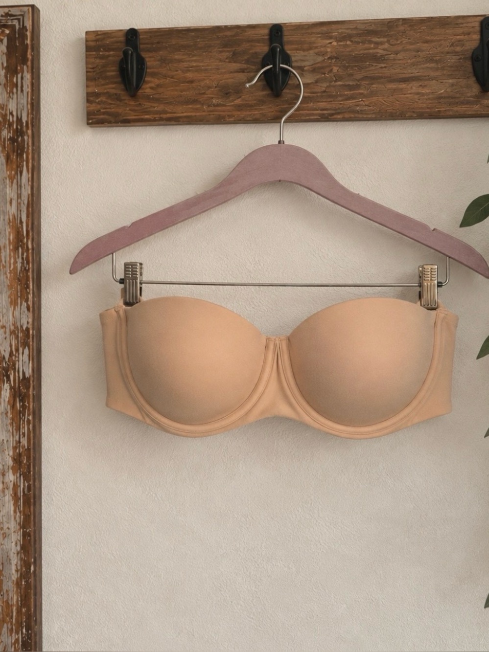 Skims Strapless Beige Tan Bra Women’s Cup Size 32DD
